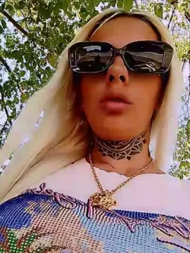 Mercedes  live sex cam