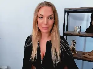 AulloraBody  live sex cam