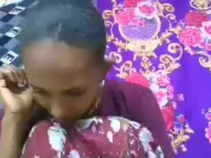 Ninie22  live sex cam