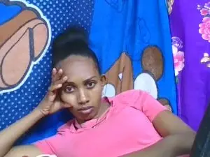 Ninie22  live sex cam