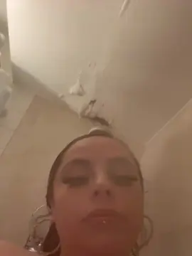 Breakyourheart  live sex cam