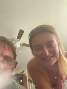 Foxygirl22  live sex cam