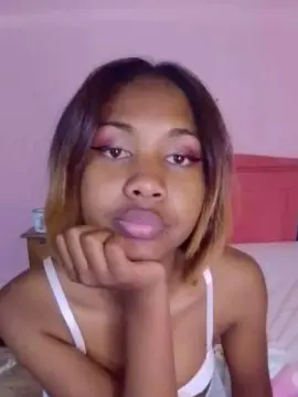 LauraaVelvet  live sex cam