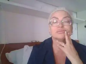 LindaL69  live sex cam