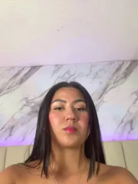 Pocahotas_swee5  live sex cam