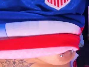 Nyveth  live sex cam
