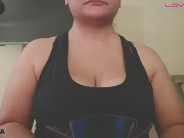 Kamilahot3  live sex cam