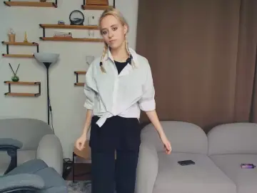 BrittaSwogger  live sex cam