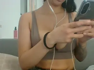 Romabaires  live sex cam