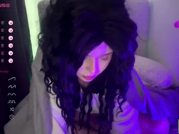 CoralineWilkins  live sex cam