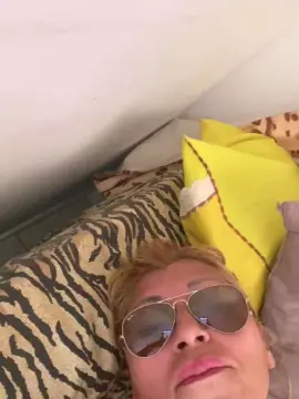 Bionda44  live sex cam