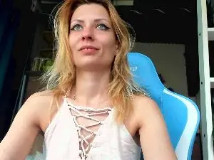Karoline121  live sex cam