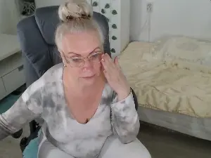 Trude666  live sex cam