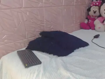 Aleska28  live sex cam