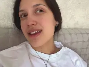 AleenGuckes  live sex cam