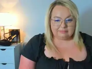 HazelPlayful  live sex cam