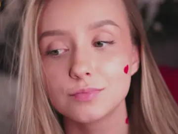 LynEmberton  live sex cam