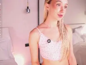 LynEmberton  live sex cam