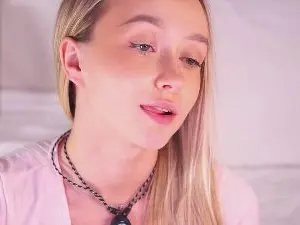 LynEmberton  live sex cam