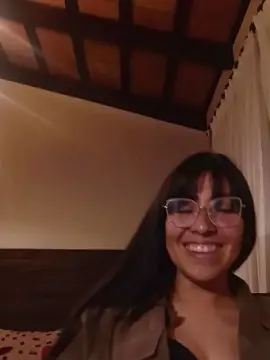 Perlacurvy9  live sex cam