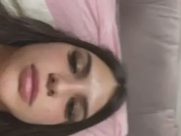 Bru777  live sex cam