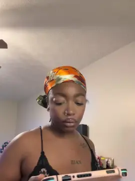 MissHoneyBlu  live sex cam