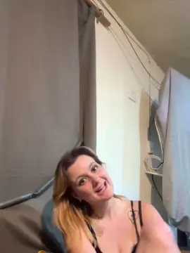 Avery_doll21  live sex cam