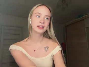 EladiaTruog  live sex cam