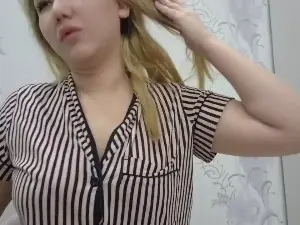 KyraPolin  live sex cam