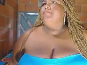 Bustyboobsxxl  live sex cam