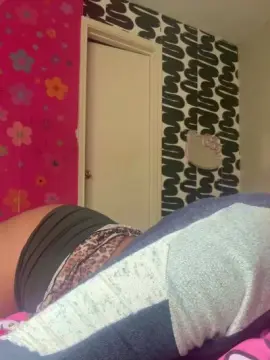 Nyomi18  live sex cam