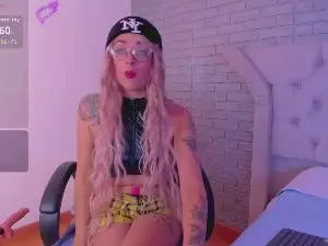 RoxanneStorms  live sex cam