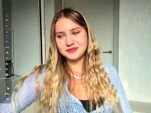 HalleyHinnen  live sex cam