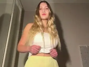 HalleyHinnen  live sex cam