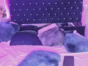 Deserteaglegir5  live sex cam