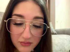 DeloraWoeste  live sex cam