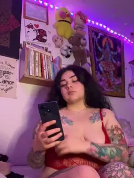 Yazmin22  live sex cam