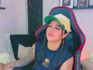 EmmyEvans  live sex cam