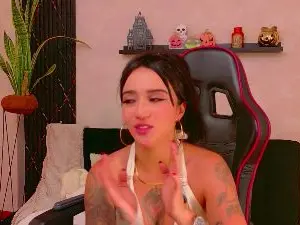 EmmyEvans  live sex cam