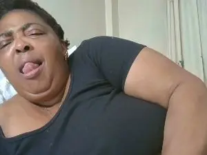 Bigpussylipsx53  live sex cam