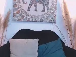 Sweetmilkylally  live sex cam