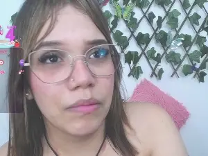 Daniela_Doll  live sex cam