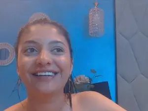 Ambraloong  live sex cam