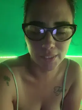 Karicias_xxx  live sex cam