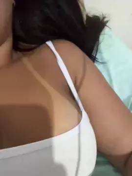 Larissa350  live sex cam