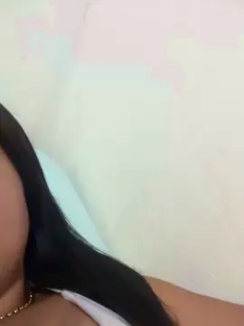 Larissa350  live sex cam