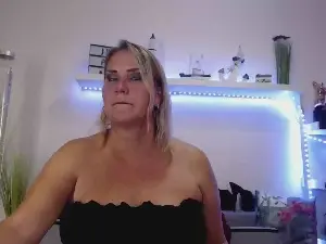 JuliaPink  live sex cam