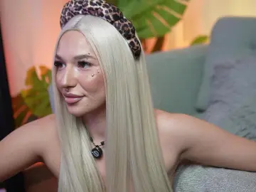 KayleeSmoke  live sex cam
