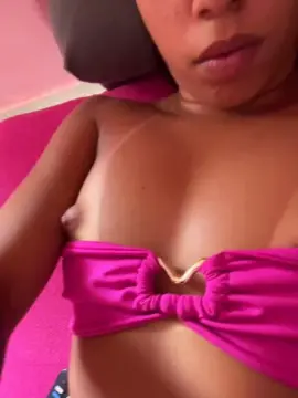 Crys48  live sex cam