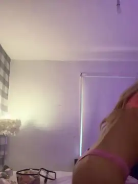 Sarah4579  live sex cam
